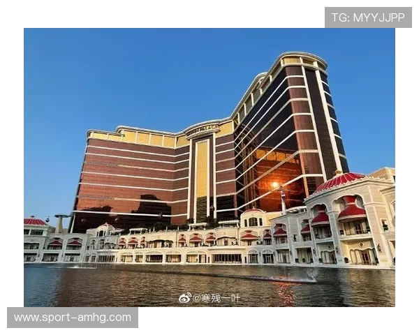 澳门置地广场的地理位置优势分析，方便游客和本地居民轻松到达，节省宝贵时间